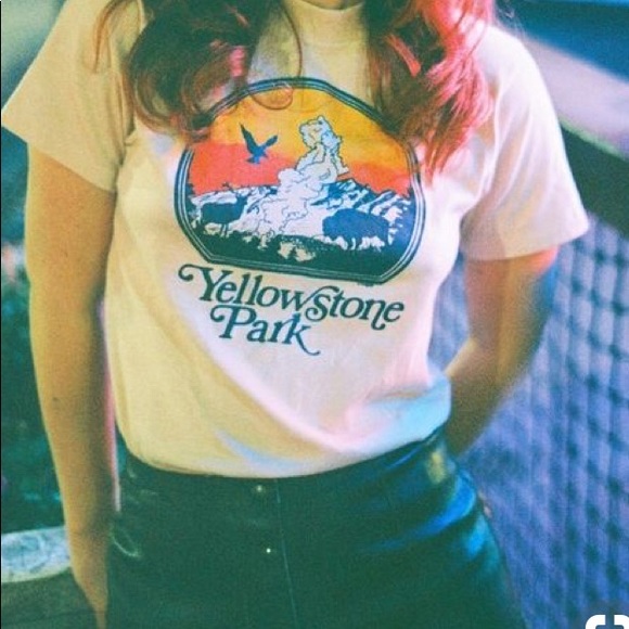 Surprise Vintage Graphic tee - Picture 6 of 7